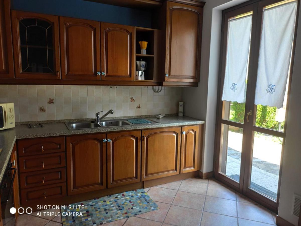 Casa Vacanza Il Glicine Casale Corte Cerro Exteriér fotografie
