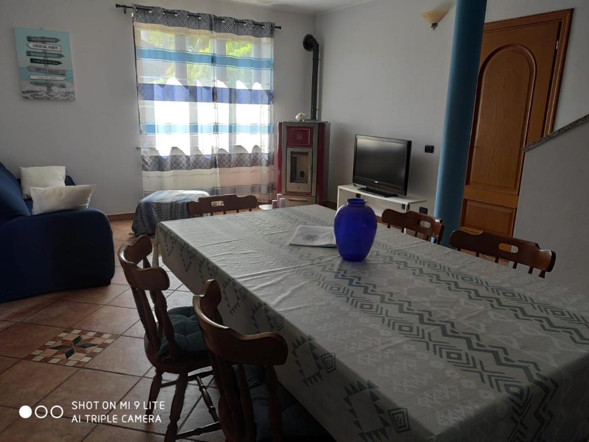 Casa Vacanza Il Glicine Casale Corte Cerro Exteriér fotografie