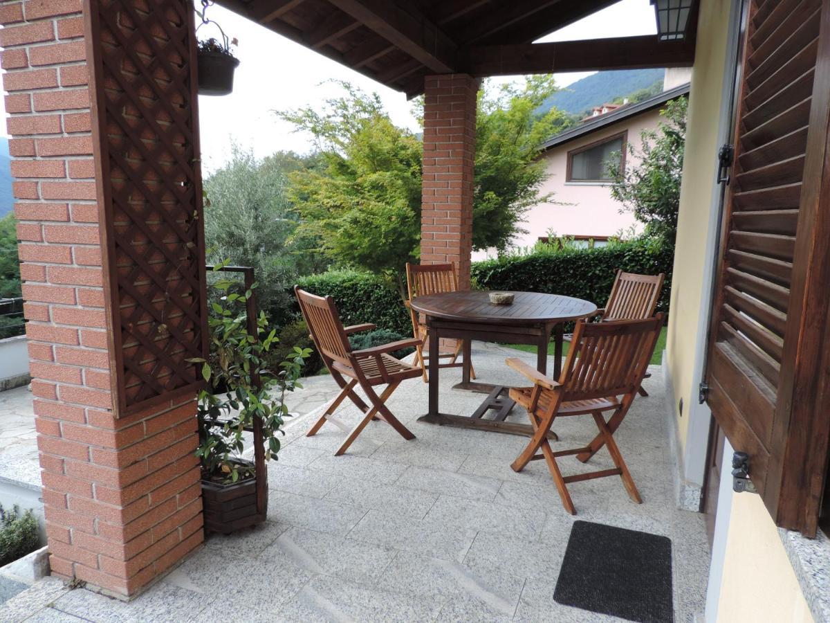 Casa Vacanza Il Glicine Casale Corte Cerro Exteriér fotografie