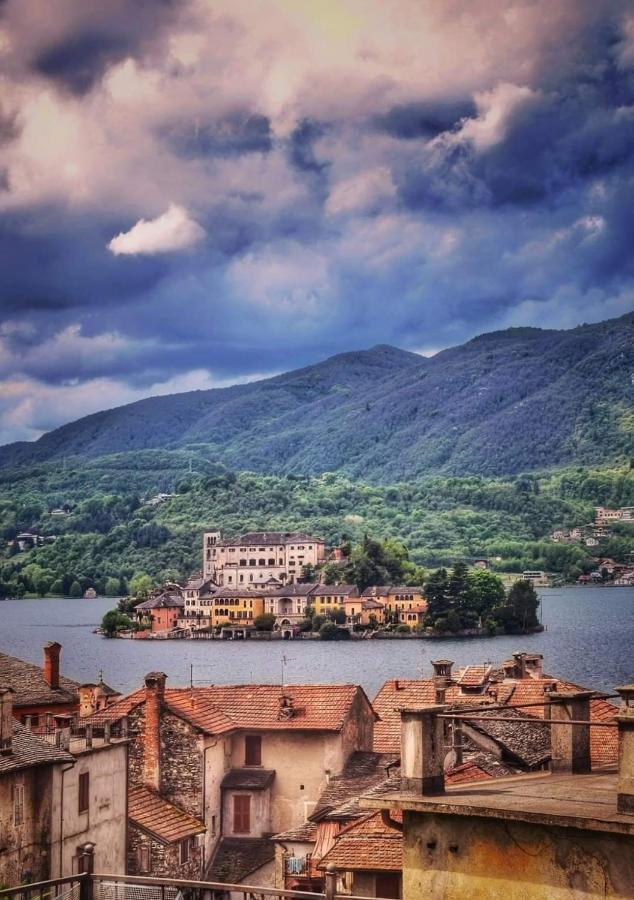 Casa Vacanza Il Glicine Casale Corte Cerro Exteriér fotografie