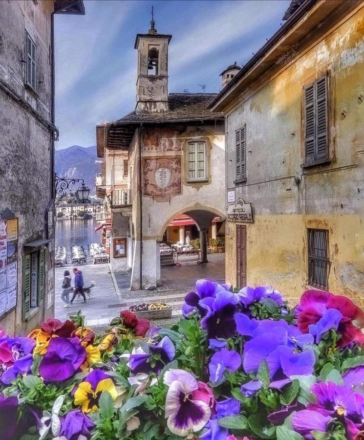 Casa Vacanza Il Glicine Casale Corte Cerro Exteriér fotografie