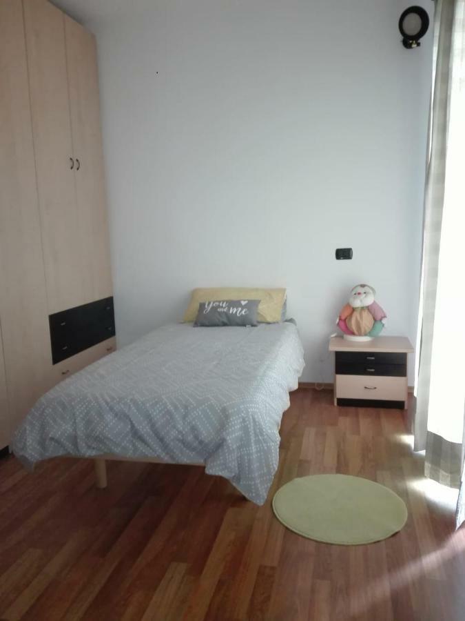 Casa Vacanza Il Glicine Casale Corte Cerro Exteriér fotografie