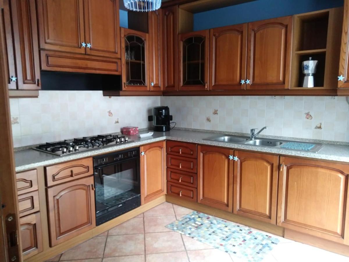 Casa Vacanza Il Glicine Casale Corte Cerro Exteriér fotografie