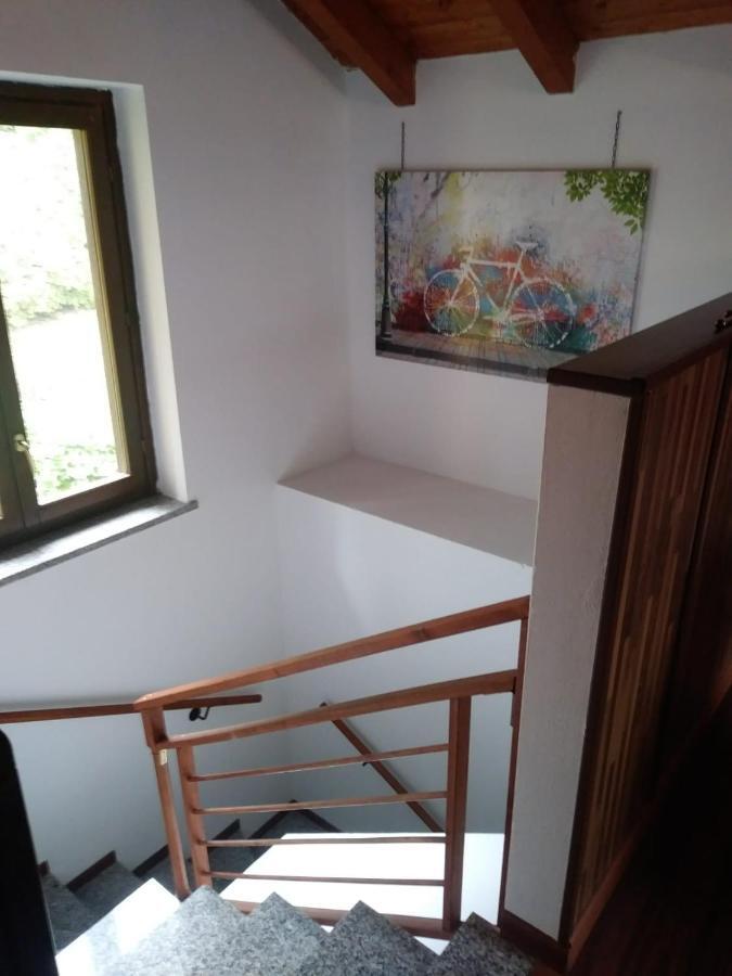 Casa Vacanza Il Glicine Casale Corte Cerro Exteriér fotografie