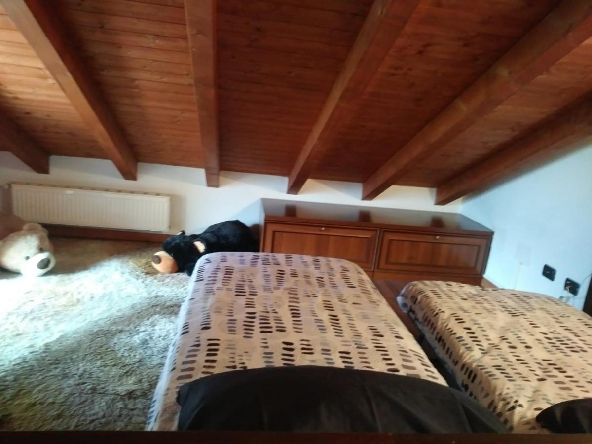 Casa Vacanza Il Glicine Casale Corte Cerro Exteriér fotografie